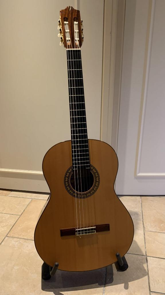 Alhambra klassieke gitaar, Muziek en Instrumenten, Snaarinstrumenten | Gitaren | Akoestisch, Zo goed als nieuw, Klassieke of Spaanse gitaar