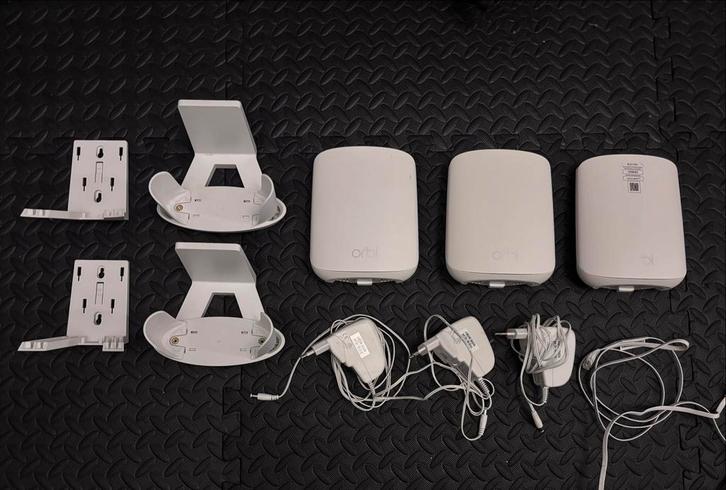 NETGEAR Orbi RBK353 Wifi 6 Mesh (Router + 2 Satellieten), Computers en Software, Routers en Modems, Zo goed als nieuw, Router