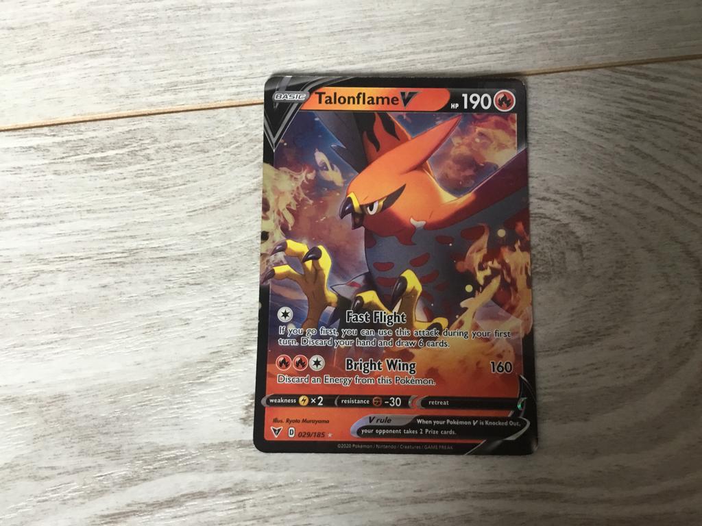 Talonflame V & Butterfree V - Pokémon Kaarten, Ophalen of Verzenden, Zo goed als nieuw, Losse kaart