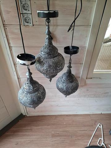 Hanglampen beschikbaar voor biedingen