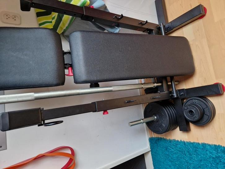Benchpress voor thuis en dumbells., Sport en Fitness, Fitnessmaterialen, Zo goed als nieuw, Overige typen, Ophalen