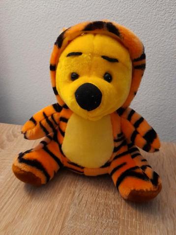 Disney Winnie Pooh Knuffel in Teigetje Pak beschikbaar voor biedingen