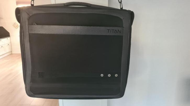 Titan kledingtas, Sieraden, Tassen en Uiterlijk, Tassen | Reistassen en Weekendtassen, Zo goed als nieuw, Zwart, 80 cm of meer