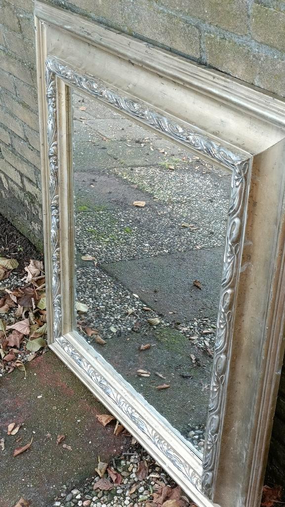 Mooie Spiegel met Sierlijke Lijst, Huis en Inrichting, Woonaccessoires | Spiegels, Minder dan 50 cm, Minder dan 100 cm, Rechthoekig