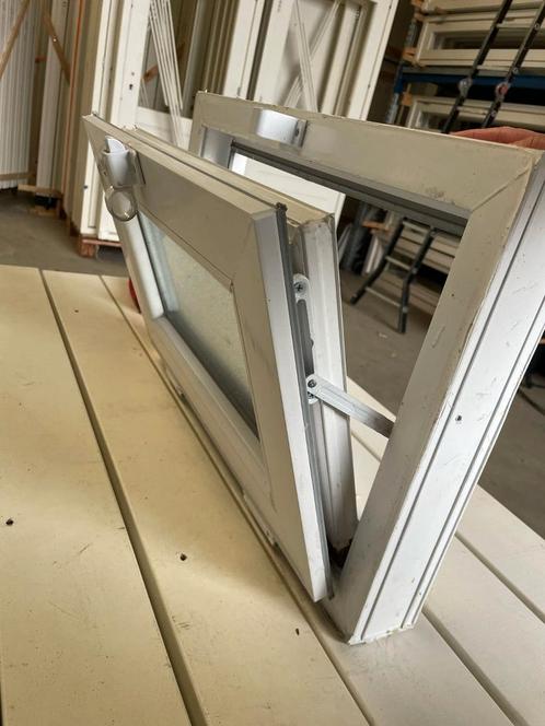 Kunststof valraam (wc raam), Doe-het-zelf en Verbouw, Glas en Ramen, Zo goed als nieuw, Gevelraam of Ruit, Minder dan 80 cm, Minder dan 80 cm