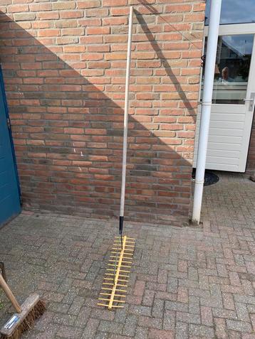 Hooihark beschikbaar voor biedingen