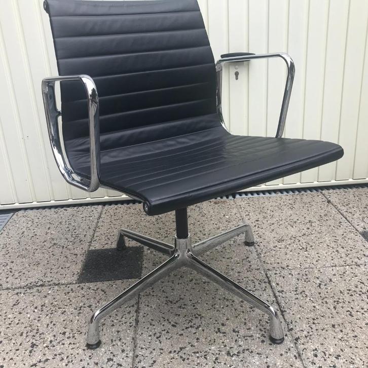 Vintage Vitra Eames stoel 108 chroom zwart leer, Huis en Inrichting, Stoelen, Gebruikt, Eén, Leer, Zwart, Ophalen