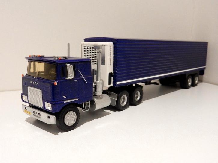 Miho Mack F700 trekker + dichte oplegger code 3 1/50, Hobby en Vrije tijd, Modelauto's | 1:50, Zo goed als nieuw, Bus of Vrachtwagen