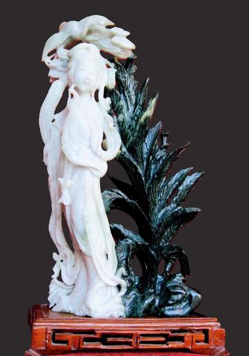 Museumwaardige dubbelkleurige jade, beeldsculptuur jade.    beschikbaar voor biedingen