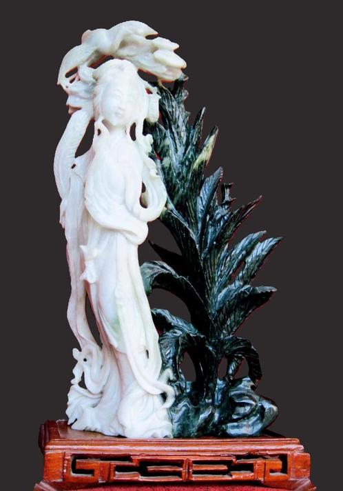 Museumwaardige dubbelkleurige jade, beeldsculptuur jade., Antiek en Kunst, Kunst | Niet-Westerse kunst, Ophalen