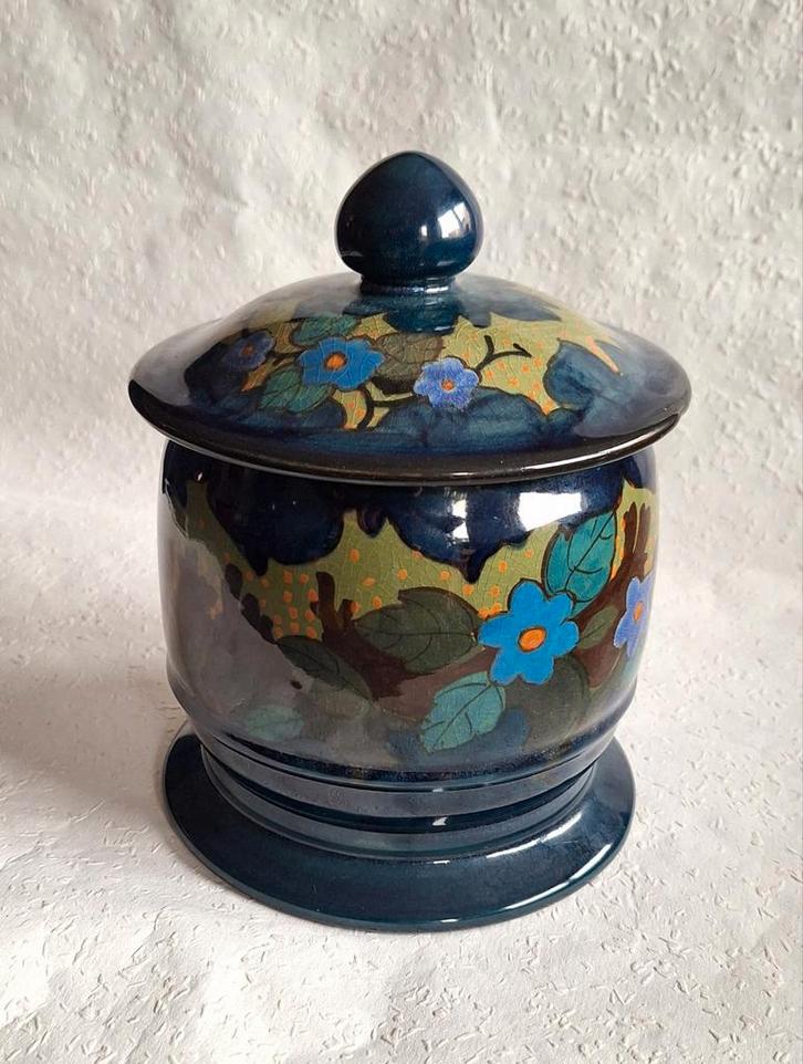 Arnhemsche Fayence fabriek dekselpot, mooi blauw, floraal., Antiek en Kunst, Antiek | Keramiek en Aardewerk, Ophalen of Verzenden