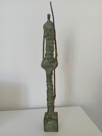 Abstract bronzen figuur beschikbaar voor biedingen