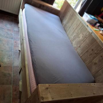Te koop: Steigerhouten 2,5-zits bank met lades. beschikbaar voor biedingen