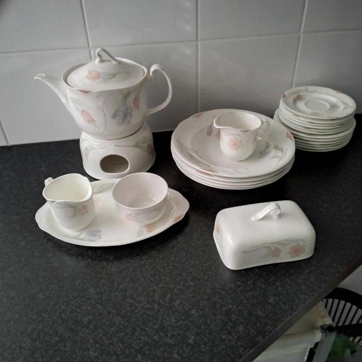 Royal albert horizons  fantasia, Huis en Inrichting, Keuken | Servies, Zo goed als nieuw, Overige stijlen, Porselein, Ophalen of Verzenden