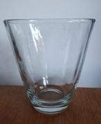 Vaas van glas vierkant boven rond onder, Huis en Inrichting, Woonaccessoires | Vazen, Minder dan 50 cm, Glas, Gebruikt, Ophalen of Verzenden