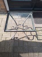 2 nette gietijzeren nachttafeltjes / bijzettafeltjes., Huis en Inrichting, Tafels | Bijzettafels, Ophalen, Minder dan 55 cm, Metaal of Aluminium