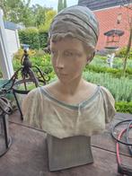 Buste R. Aurili, mooie zachte grijsgroene tinten 56 cm hoog, Ophalen