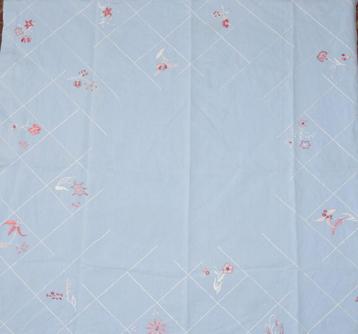 Oud geborduurd met bloemen tafelkleed blauw handgemaakt beschikbaar voor biedingen