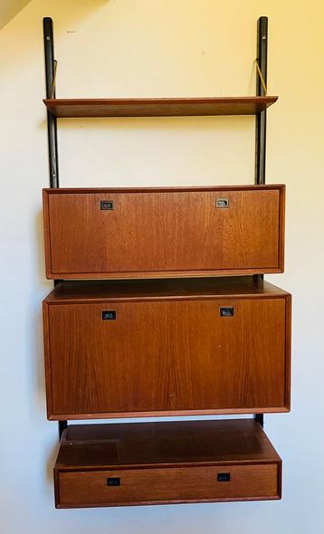 Poul Cadovius wandkast van teak , Mid Century beschikbaar voor biedingen