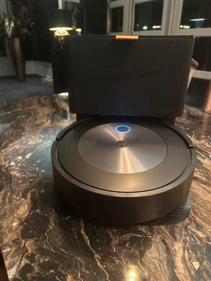 iRobot Roomba 7j+ Robotstofzuiger met Clean Base, Witgoed en Apparatuur, Stofzuigers, Zo goed als nieuw, Robotstofzuiger, Minder dan 1200 watt