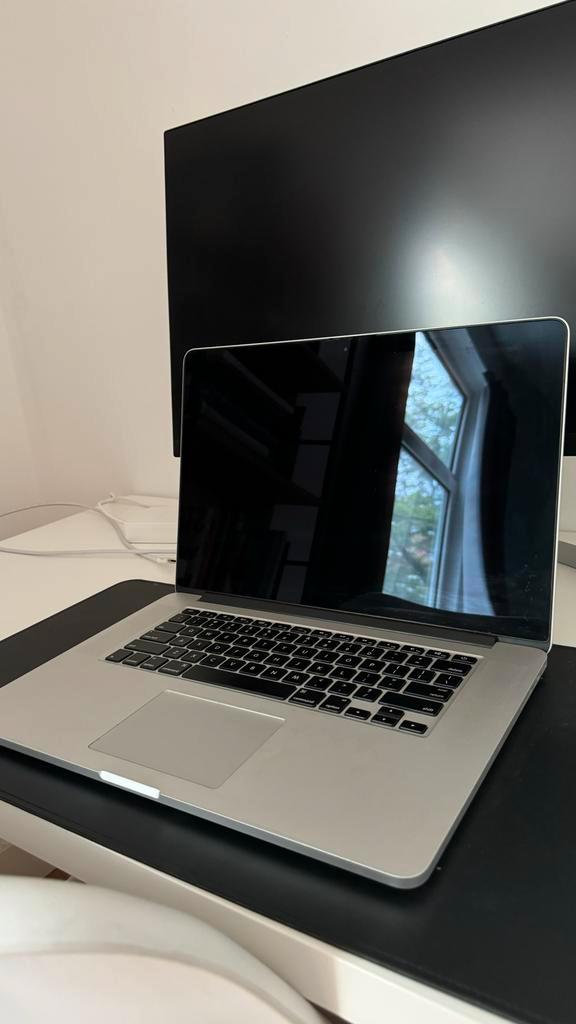 MacBook Pro 15-inch (2015), Computers en Software, Apple Macbooks, Gebruikt, MacBook Pro, 15 inch, 2 tot 3 Ghz, 256 GB, 8 GB, Qwerty