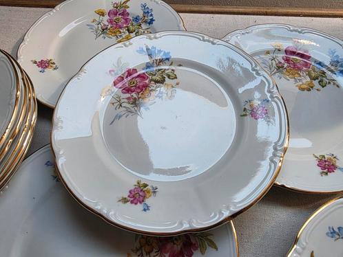 Boterhambord ontbijtbord gebloemd 12 x pst 3,50, Antiek en Kunst, Antiek | Servies los, Ophalen of Verzenden