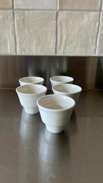 5 witte Arabia Finland espresso kopjes beschikbaar voor biedingen