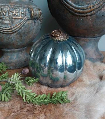 Grote kerstbal zilver pompoen Heksenbal Pumpkin silver beschikbaar voor biedingen