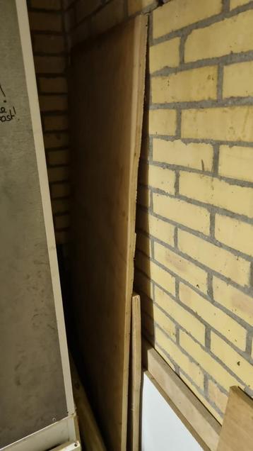 Hout gratis beschikbaar voor biedingen