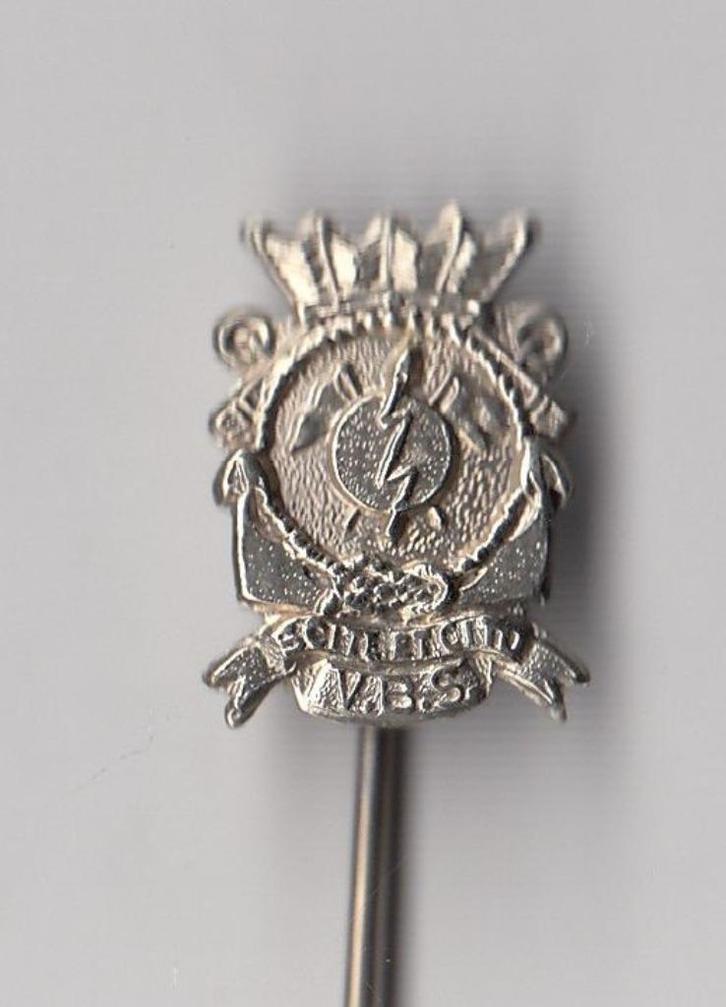 KM Koninklijke Marine Verbindingsschool embleem speldje, Verzamelen, Militaria | Algemeen, Landmacht, Embleem of Badge, Nederland