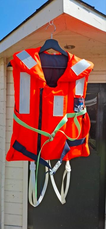 Reddingsvest / Zwemvest Besto beschikbaar voor biedingen