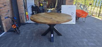 Ronde eettafel massief eiken 140cm beschikbaar voor biedingen