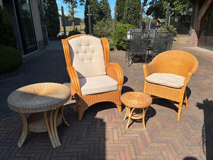 Rotan stoelen en tafeltjes - rieten set, Huis en Inrichting, Stoelen, Gebruikt, Twee, Riet of Rotan, Ophalen