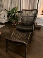 Donker bruine rotanstoel incl voetenbank rotan donkerbruin., Huis en Inrichting, Ophalen, Bruin, Riet of Rotan, Zo goed als nieuw