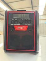 Milwaukee werkradio,M18 charger,EQ,tel bluetooth aansluiting, Ophalen of Verzenden, Zo goed als nieuw