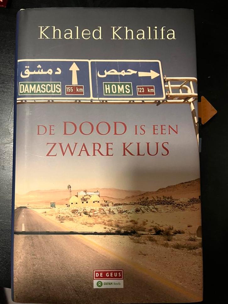 Khaled Khalifa - De dood is een zware klus, Boeken, Literatuur, Zo goed als nieuw, Nederland, Ophalen of Verzenden