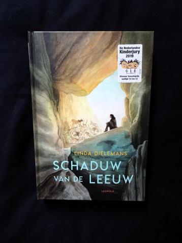 Schaduw van de leeuw - Linda Dielemans (hardcover) beschikbaar voor biedingen