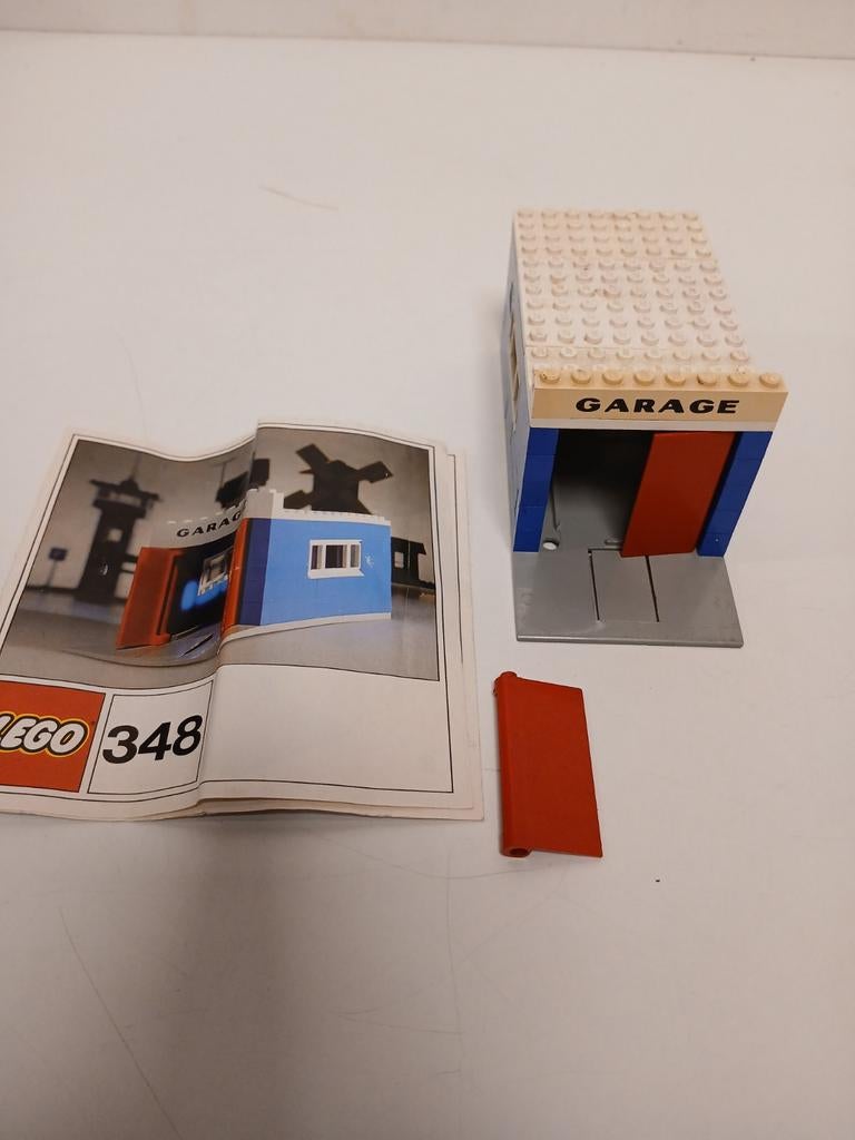Vintage 348 garage lego met boekje, 1 deur defect, Ophalen of Verzenden