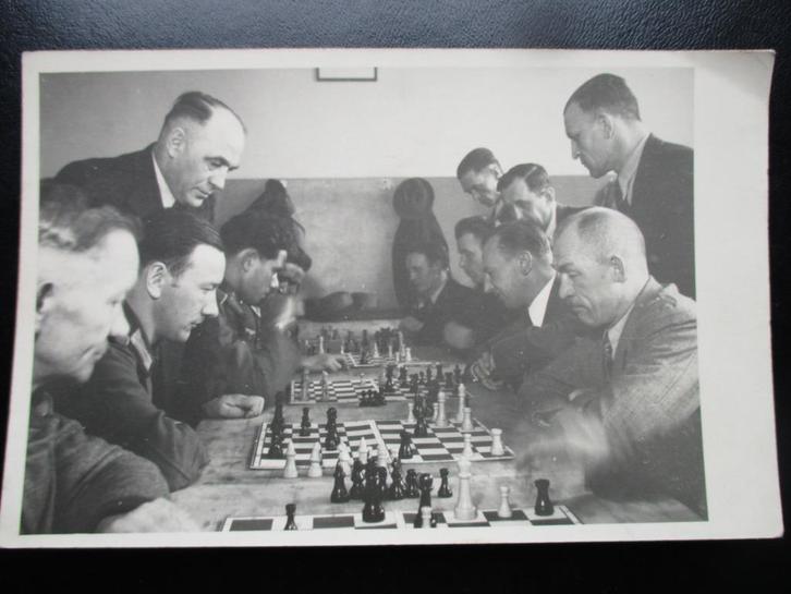 WO2 fotokaart schakende soldaten, Verzamelen, Militaria | Tweede Wereldoorlog, Foto of Poster, Duitsland, Verzenden