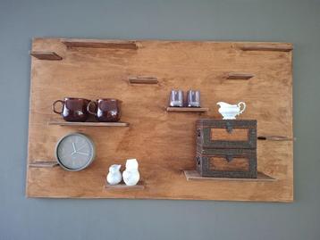 Schitterende houten wandplank beschikbaar voor biedingen