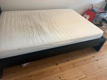Ikea Malm bedframe zwartbruin 140x200 met lattenbodem Lönset - afbeelding 3