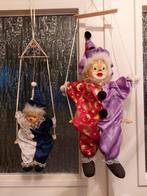 2 clownspoppen op schommel, 55 cm. en 35 cm., stenen hoofd, Verzamelen, Poppen, Ophalen of Verzenden, Zo goed als nieuw