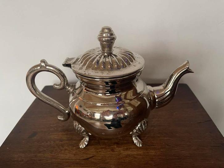 Verzilverde vintage thee/ koffiepot modele Magma depose., Antiek en Kunst, Antiek | Keukenbenodigdheden, Ophalen of Verzenden