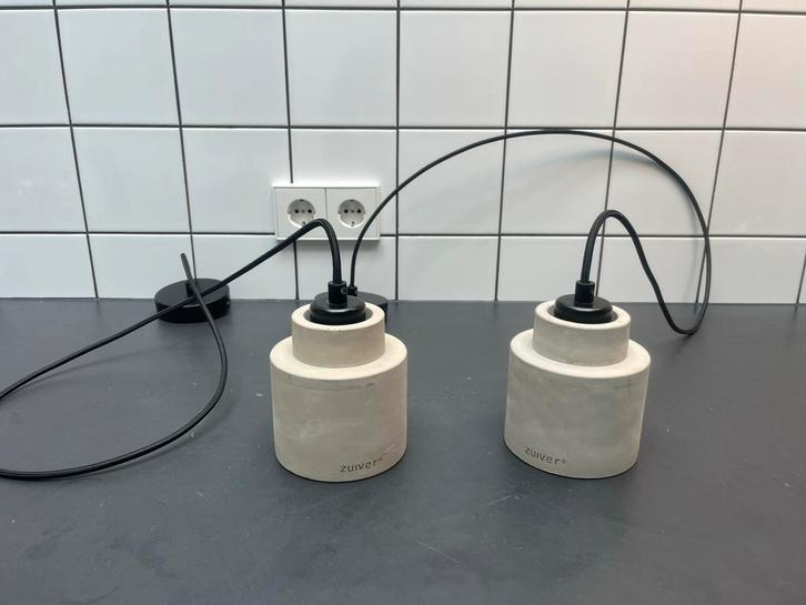 2 Zuiver Hanglampen beton/zwart, Huis en Inrichting, Lampen | Hanglampen, Zo goed als nieuw, Minder dan 50 cm, Metaal, Ophalen