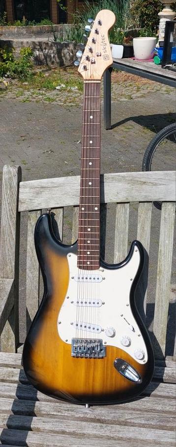 Elektrische gitaar  skytec naar fender model beschikbaar voor biedingen