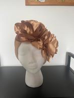 2 hoofddeksels met bloemen. Goudtint geheel nieuw., Ophalen of Verzenden, Nieuw, One size fits all, Hoed