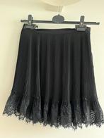 zgan: Samsoe Samsoe lacey skirt zwart mt XS, Kleding | Dames, Rokken, Zwart, Ophalen of Verzenden, Zo goed als nieuw, Maat 34 (XS) of kleiner