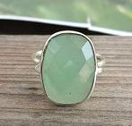 Zilveren ring met een schitterende prehniet., Sieraden, Tassen en Uiterlijk, Ringen, Verzenden, Nieuw, 17 tot 18, Met edelsteen