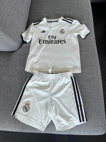 kindervoetbaltenue Real Madrid beschikbaar voor biedingen