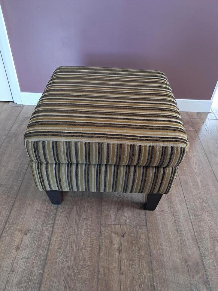 Unieke, gestoffeerde hocker met groentinten, Huis en Inrichting, Banken | Voetenbanken en Poefen, Gebruikt, 50 tot 75 cm, 50 tot 75 cm